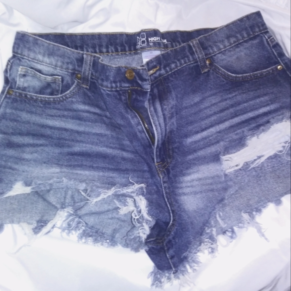 No boundaries  high rise short shorts